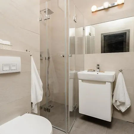 P&o Serviced Siedmiogrodzka Iii Apartman